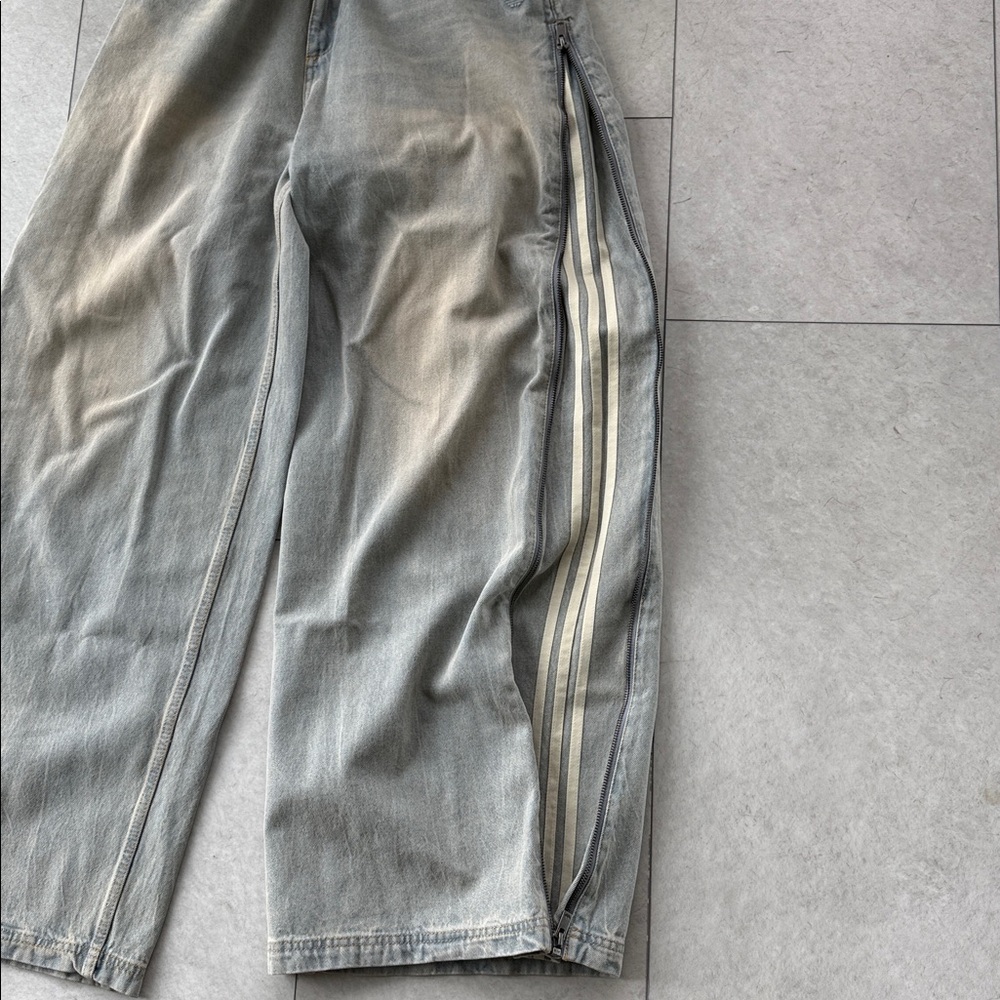 adidas Wide-Leg Jeans in Washed- US30 - Picture 2 of 5